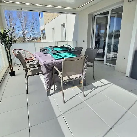 Avec Terrasse A 450m De La Apartment *