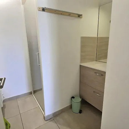 Apartment Avec Terrasse A 450m De La Serignan