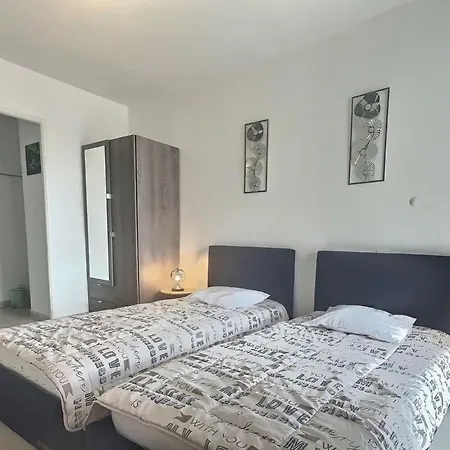 Apartment Avec Terrasse A 450m De La *