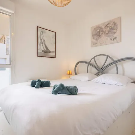 Appartement Avec Terrasse A 450m De La *